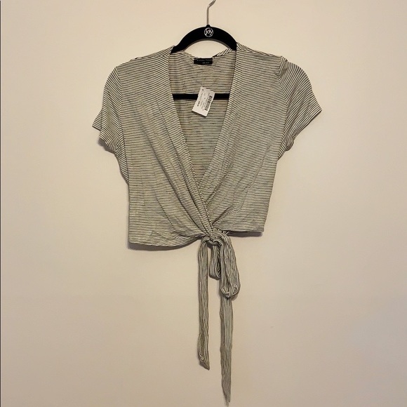 NEVER WORN Tie in front top - Picture 1 of 2